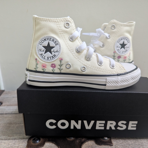 Converse Girls' CTAS Hi High-Top Shoes Embroidered Flowers Size 13 - Picture 1 of 7